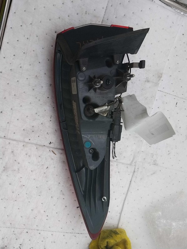 2015 Ford Fusion Right Tail Light Assembly Silver Used 503627 148K Miles