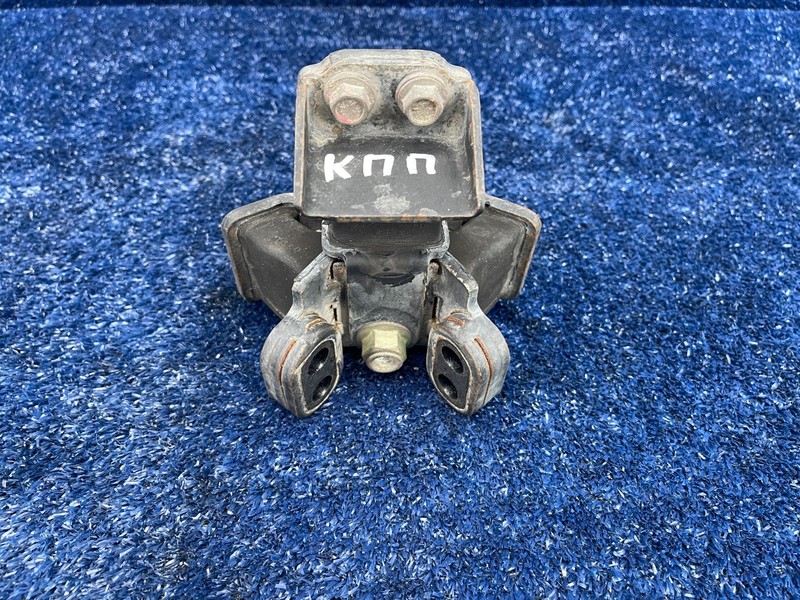 2007–2013 Toyota Tundra Transmission Mount OEM