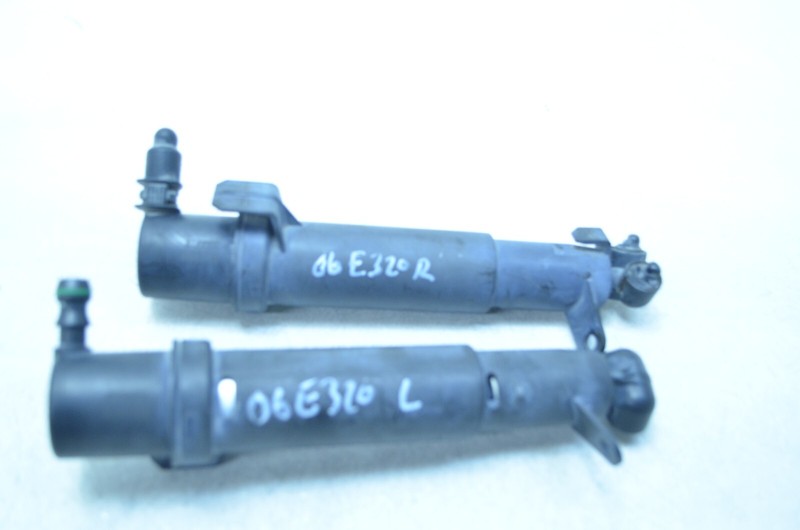 03-09 MERCEDES-BENZ W211 E320 FRONT LEFT / RIGHT HEADLIGHT WASHER NOZZLE SET OEM