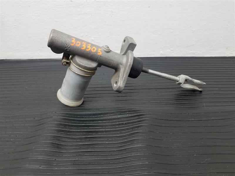 88-92 Nissan Hardbody Pickup Clutch Master Cylinder OEM 30610-01G01