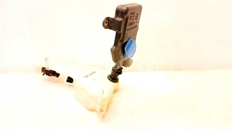 09-17 AUDI 8T A5 S5 CONVERTIBLE A4 S4 SEDAN WINDSHIELD WASHER FLUID RESERVOIR 09