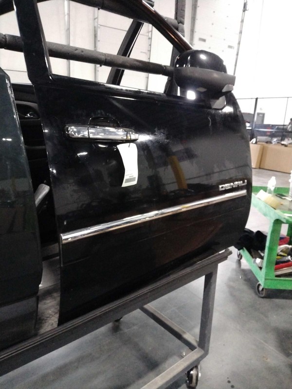 2010 GMC Yukon Right Door Black 4DR SUV OEM Used Part 305837 - SCRATCHED
