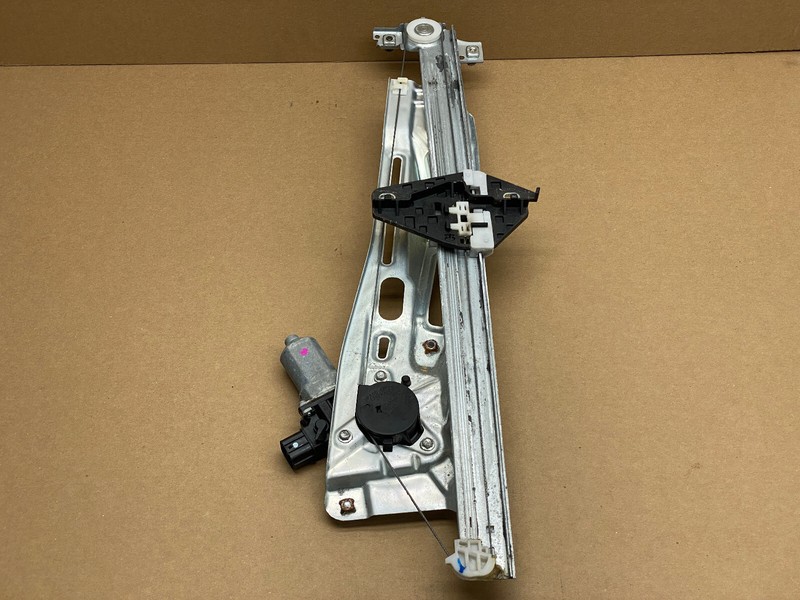 2010-2013 ACURA MDX FRONT RIGHT PASSENGER SIDE WINDOW REGULATOROEM LOT689
