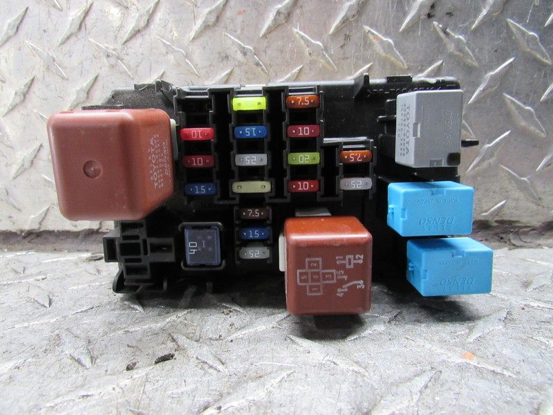 2007 TOYOTA HIGHLANDER UNDER DASH FUSE BOX RELAY WGN 3.3L