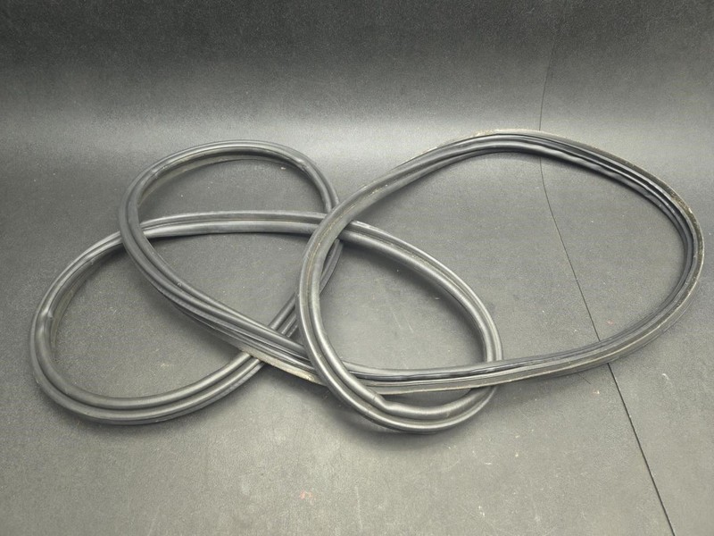 Trunk Liftgate Weatherstrip 2023 Toyota RAV4 67881-0R050 2019 2020 2021 - 2025