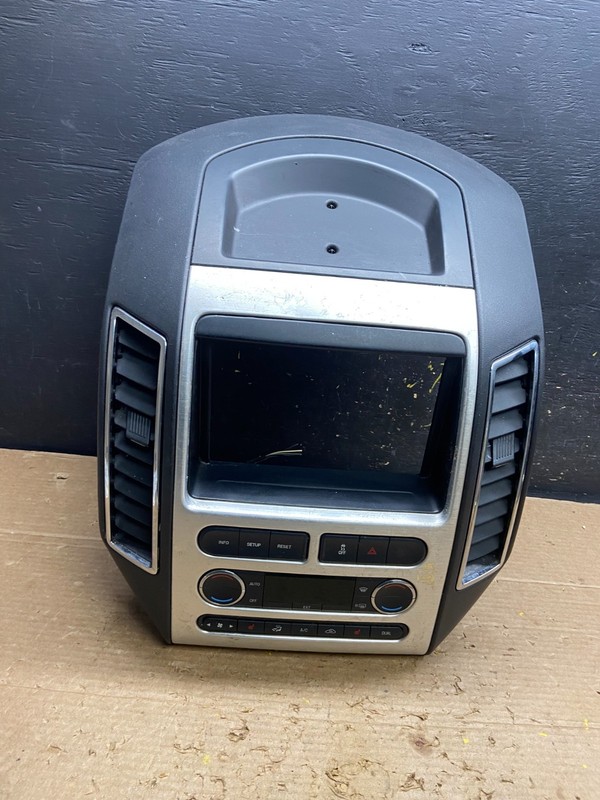 2007 - 2010 Ford Edge Heater Climate Control Radio Control Dash Bezel w3203 DG
