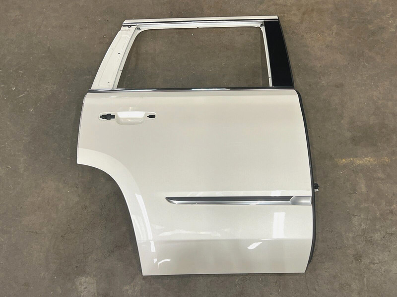 ⭐2015-2020 CADILLAC ESCALADE REAR RIGHT PASS SIDE DOOR SHELL ASSY OEM LOT2437