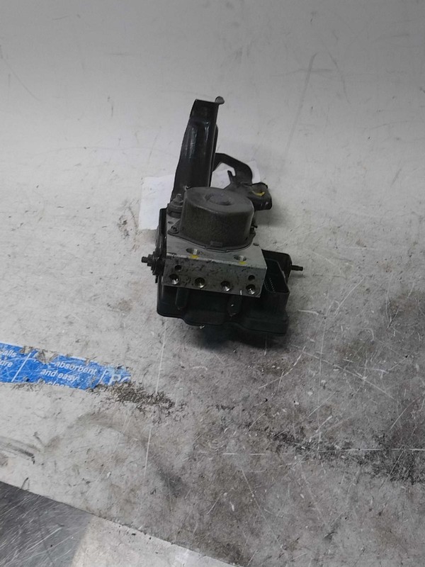 Used ABS Pump and Motor Assembly fits: 2014 Nissan Sentra Pump Assembly 1.8L veh