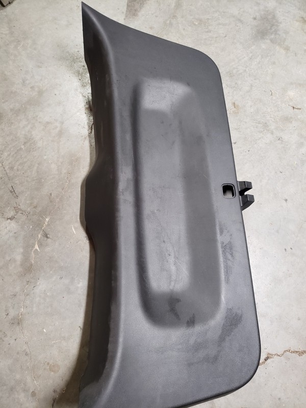 2017-2020 CHEVROLET EQUINOX TAILGATE LOWER TRIM PANEL 23116146