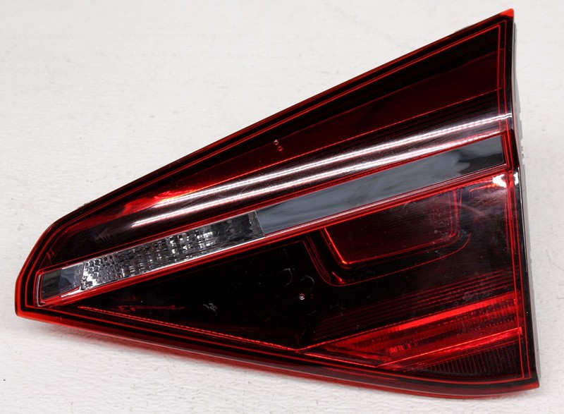 OEM Volkswagen Passat Sedan Right Passenger Side Halogen Tail Lamp Lens Crack
