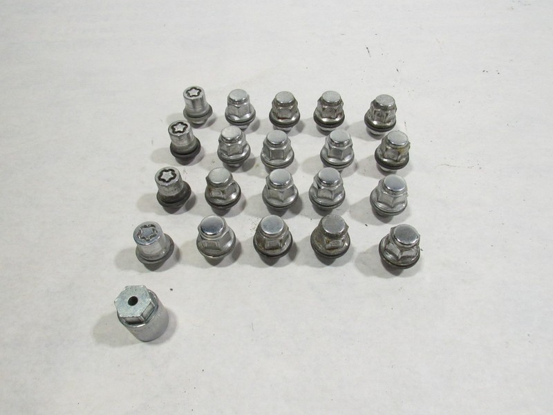 15-19 Lexus RC 350 2016 Wheel Lug Lugs Bolt Bolts Nut Nuts Secret Lock Set 20;:O