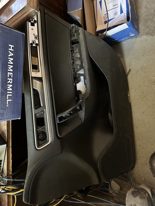 11-17 VOLKSWAGEN VW TOUAREG OEM RH Interior Passenger Side Door Panel Card