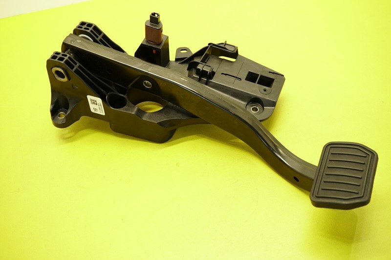 🔅2020-2024 TESLA Y OEM.PEDAL ASSEMBLY - LEFT HAND DRIVE - BASE 1188691-00-B