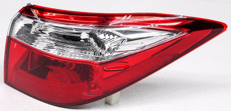 OEM Toyota Corolla Outer Right Tail Lamp 81550-02750 - 1 Lens Chip
