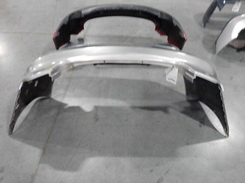 2013 Chrysler 200 Silver Bumper Assembly OEM Light Scratches 115K Miles