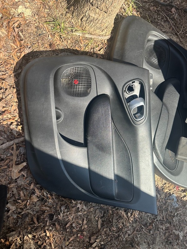 14-17 Fiat 500 500L RH FRONT BLACK LEATHER PASSENGER SIDE INTERIOR DOOR PANEL