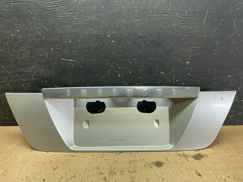 2002 2003 2004 Infiniti I35 Trunk Lid Rear License Plate Garnish OEM Z5598 DG