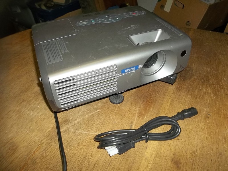 Epson EMP-81 LCD Projector w/ New Power Cord 200W Lamp M5 3LCD *FREE SHIPPING*
