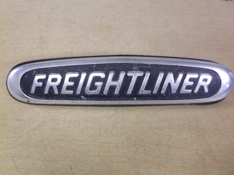 Freightliner 22-45504-000 Nameplate Emblem, with Gasket *FREE SHIPPING*