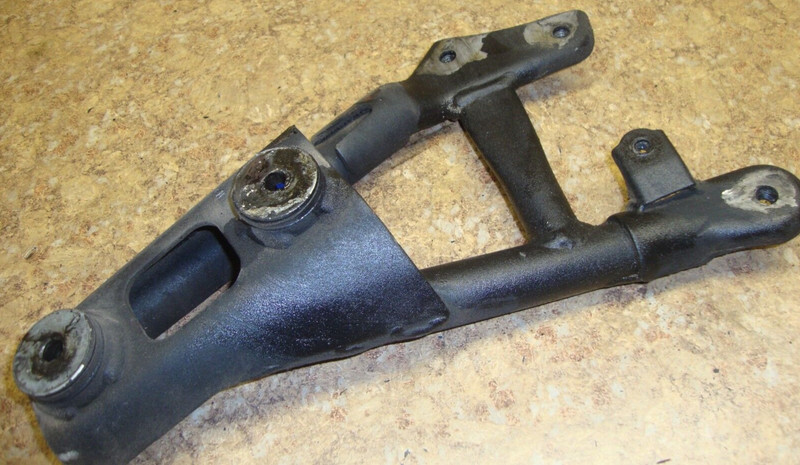 2005 Suzuki Boulevard VL800 VL 800 S50 M50 Exhaust Bracket Mount Hanger Muffler
