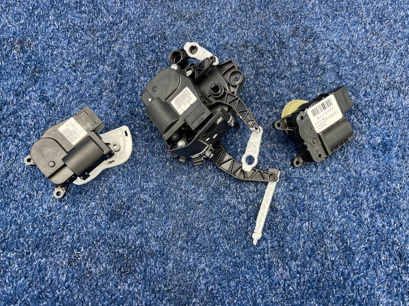 2014-2018 GMC Sierra 1500 SLT HVAC Heater Blend Mode Door Actuator Set of 3 OEM