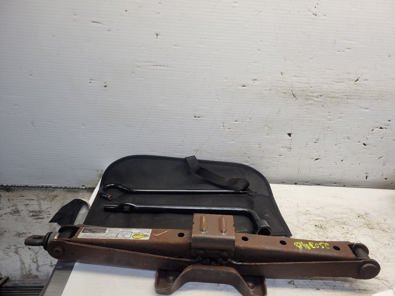 CR-V 2010 Jack and Tools 1653654