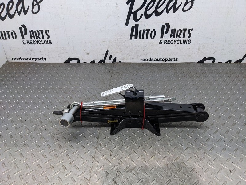 2018-2025 MITSUBISHI ECLIPSE CROSS REAR EMERGENCY SCISSORS JACK W/ TOOL1169818