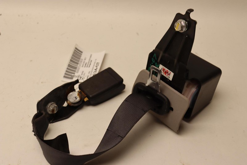 2015-2016 HYUNDAI GENESIS SEDAN REAR CENTER MIDDLE SEAT BELT OEM