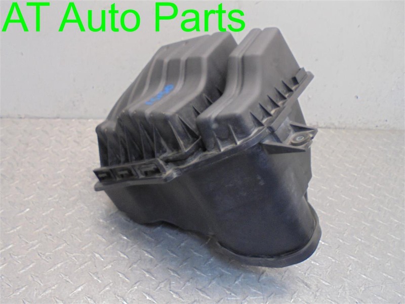 2001-2007 DODGE GRAND CARAVAN 3.3L 3.8L AIR CLEANER BOX ASSEMBLY 04861356AA