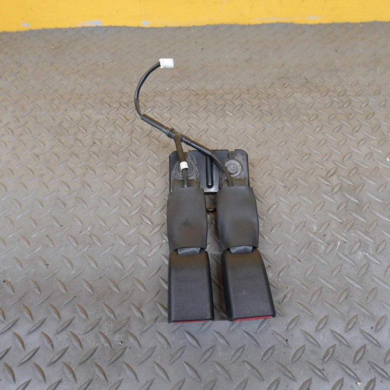 2022-2024 NISSAN FRONTIER EXTENDED CAB REAR CENTER MIDDLE SEAT BELT BUCKLE OEM