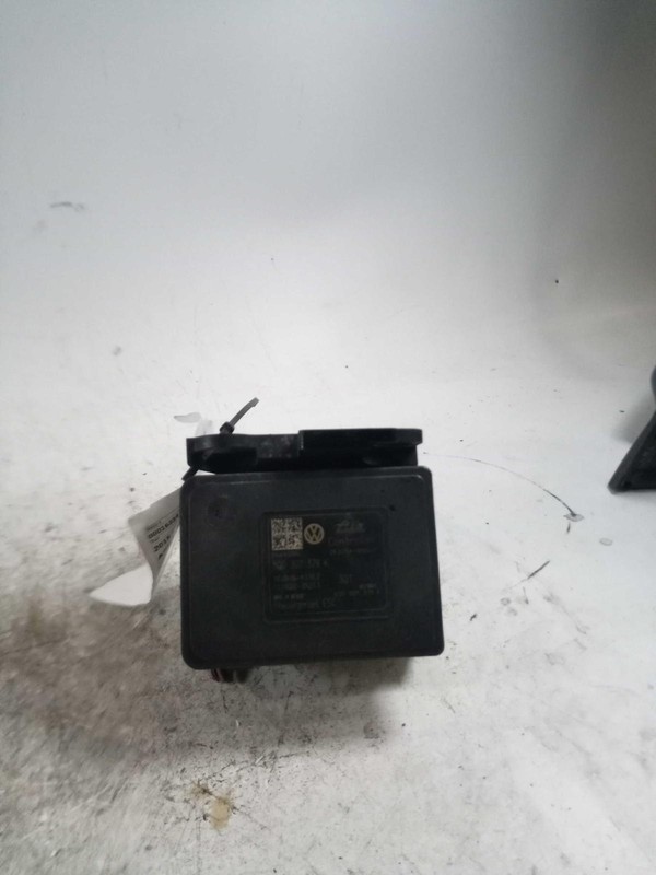 2015 Volkswagen Golf ABS Pump & Motor Assembly OEM 5Q0614517AF Black