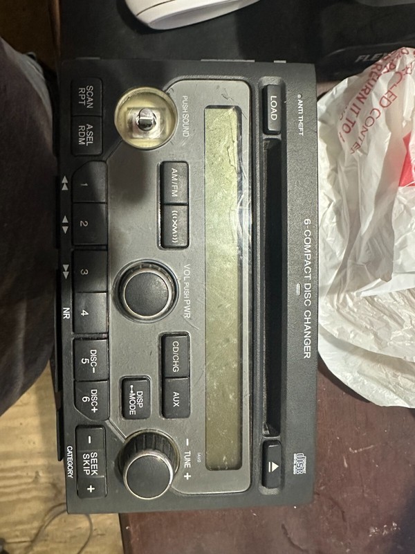 06-08 HONDA PILOT OEM 6 DISC CD CHANGER RADIO RECEIVER HEAD UNIT & XM RADIO
