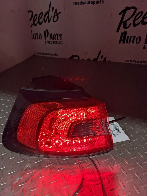 LH Driver Tail Light Quarter Panel Mounted LED Fits 14-18 CHEROKEE 1148068