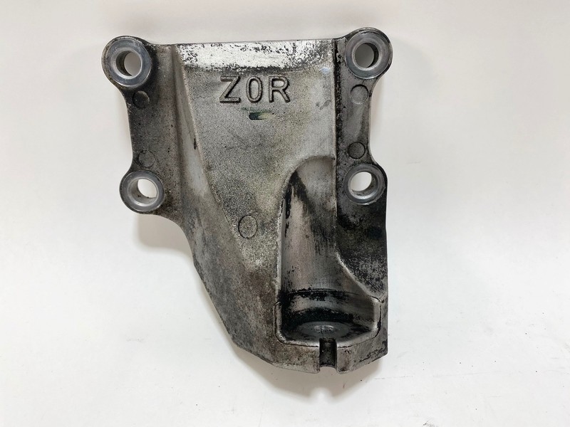 16-23 INFINITI Q50 Q60 FRONT RIGHT PASS SIDE ENGINE SUPPORT MOUNT BRACKET OEM
