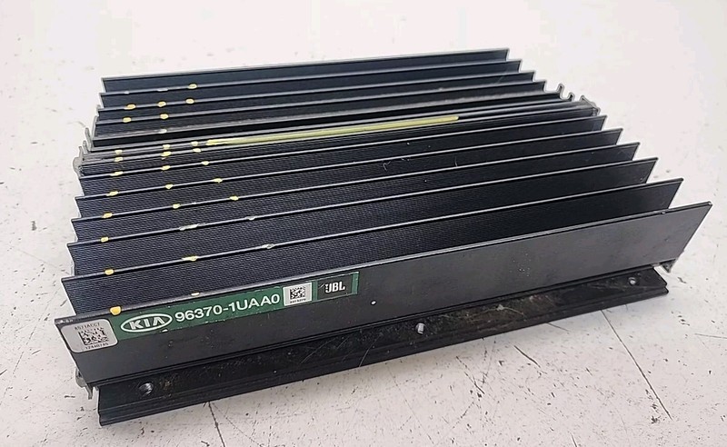 963701UAA0 | 2014 - 15 KIA SORENTO JBL RADIO STEREO AUDIO AMPLIFIER OEM