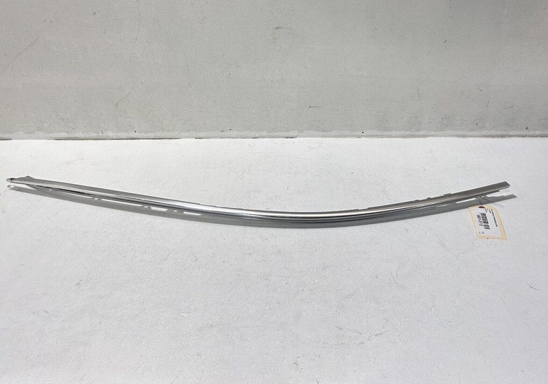 2010-11-2016 Porsche Panamera S Gasket With Chrome Molding Door Front Right OEM