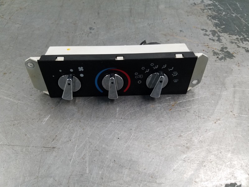 2006 Jeep Wrangler TJ Rubicon 4x4 Climate Control Panel #0921 Q7