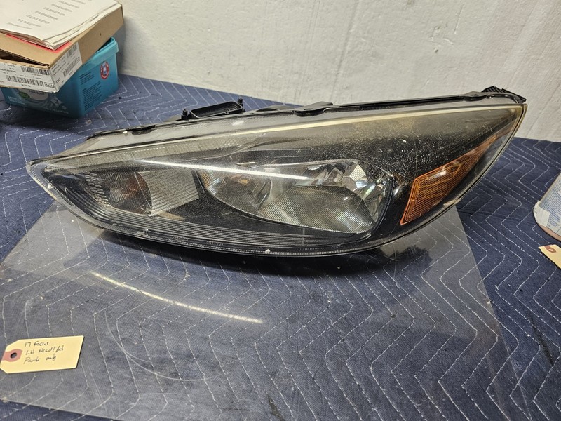 2015 to 2018 Ford Focus Left Driver LH Side Headlight Oem Part Only