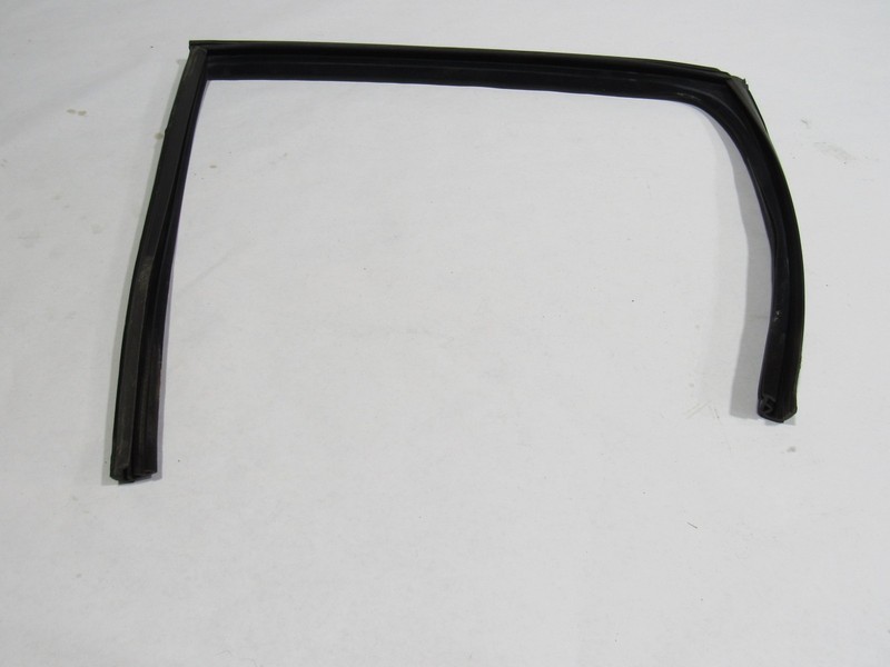 10-20 Bentley Mulsanne 2012 Rear Right Door Window Guide Weatherstrip Seal @1