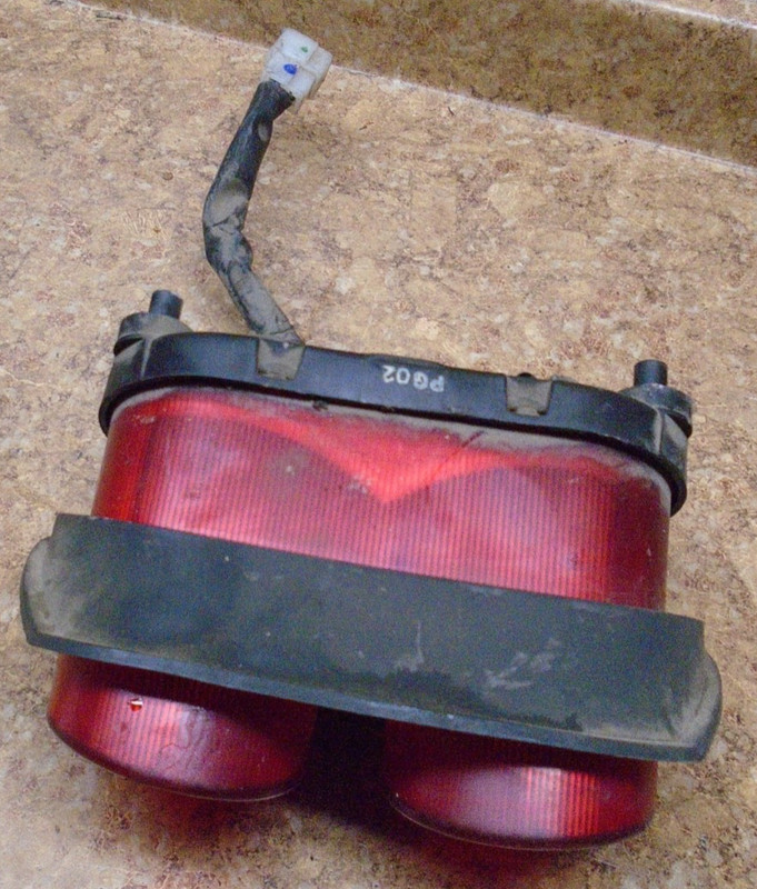 03 Yamaha FZS1 FZ1 FZ 1 FZS1000 1000 Fazer Rear Back Tail Light Brake Taillight