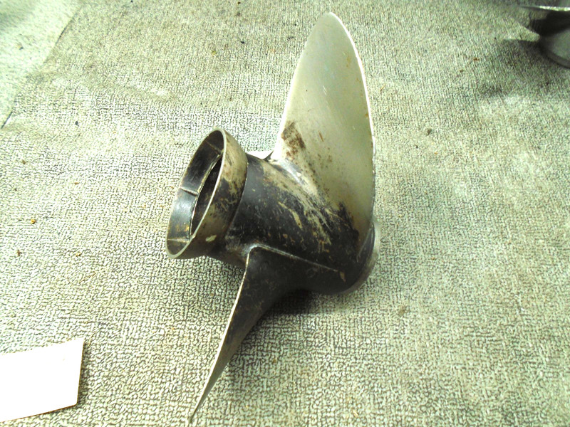 JOHNSON/EVINRUDE OMC STAINLESS PROPELLER 390850 R/H STD 12 1/4 DIA X 15P