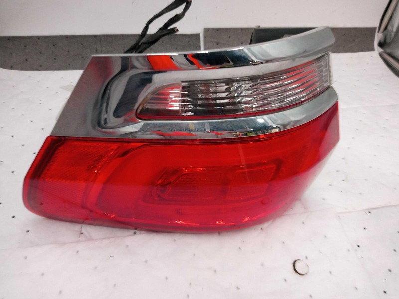 2014 Jeep Grand Cherokee Right Tail Light Assembly Black OEM 690947 167K Miles