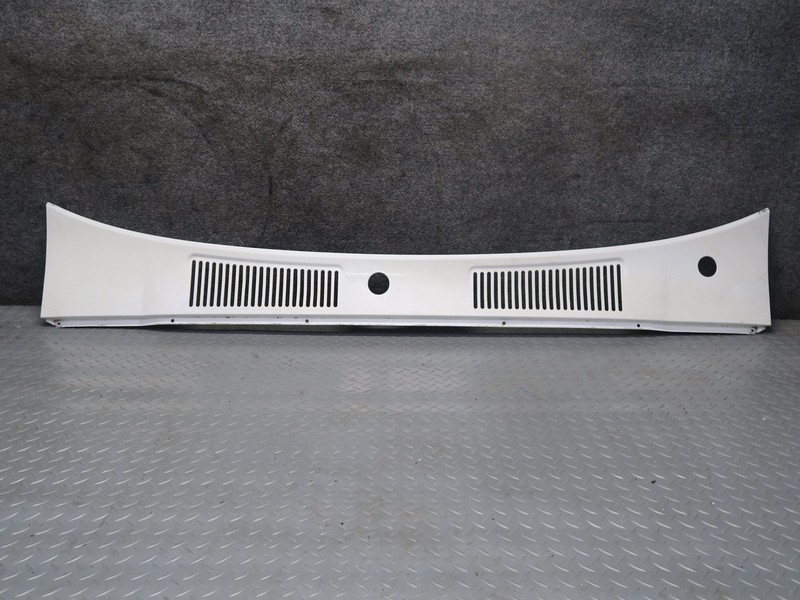 1991-1992 TOYOTA LAND CRUISER FJ80 FRONT WINDSHIELD WIPER VENT COWL PANEL WHITE