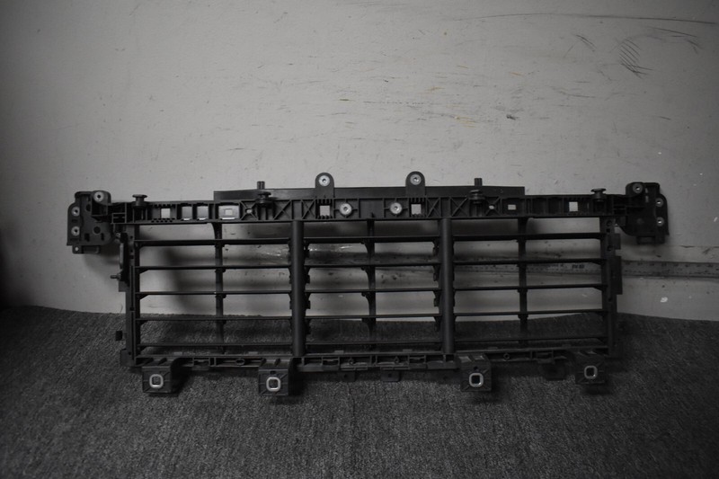 2018-2019 PORSCHE CAYENNE RADIATOR GRILLE FACTORY OEM