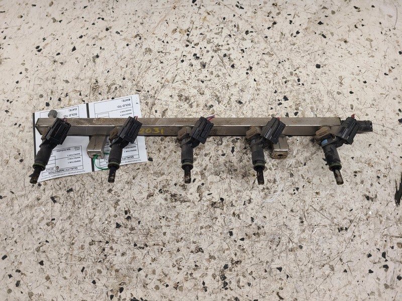Volkswagen Jetta Fuel Injector Rail W/ Fuel Injectors OEM 2011