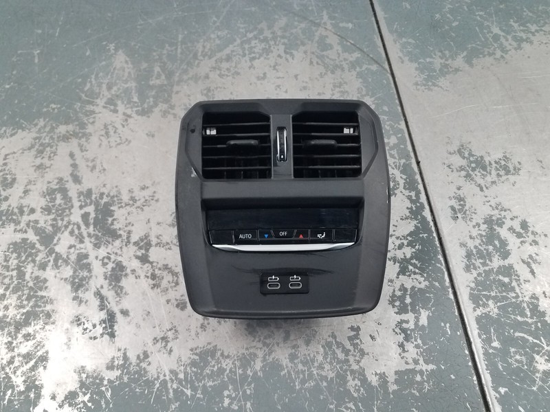 2022 BMW M4 Comp xDrive G82 Center Console Rear Climate Controls / Vent #3637 G3