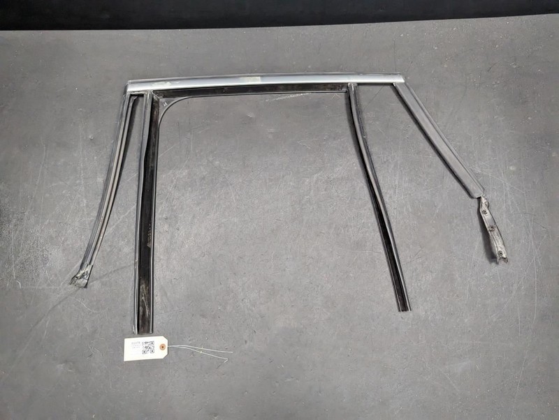 Rear Left Door Window Glass Run Channel 2022 BMW X1 51337362239 2016 2017 - 2021