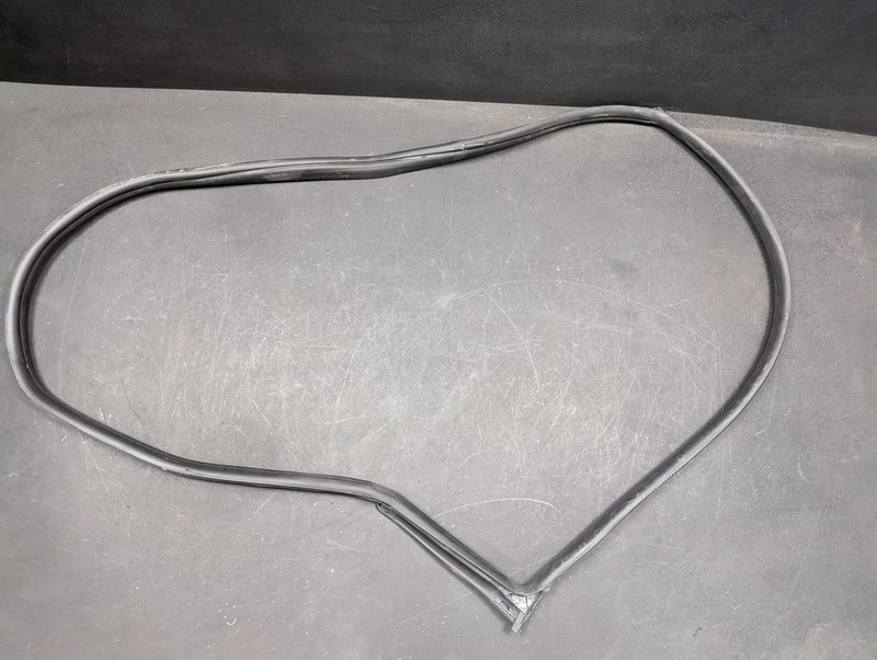 Front Right Door Body Weatherstrip 2017 Chevrolet Camaro 84160282 2016 - 2022
