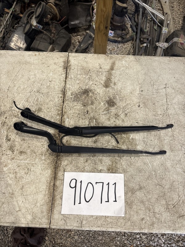 2006-2011 Cadillac DTS Windshield Wiper Arm Set Right and Left Factory OEM