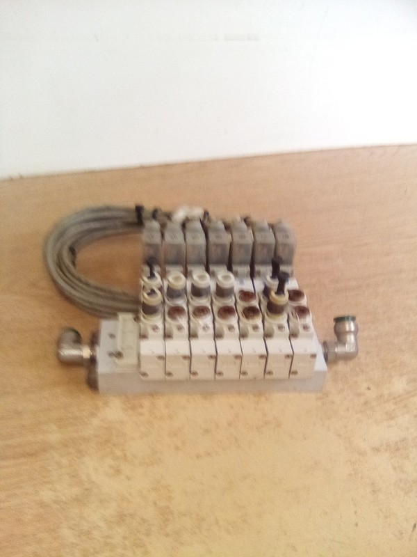 SMC SY7000 Sub Plate Station W/(7) SY7120-SDZD-02T Solenoid Valves